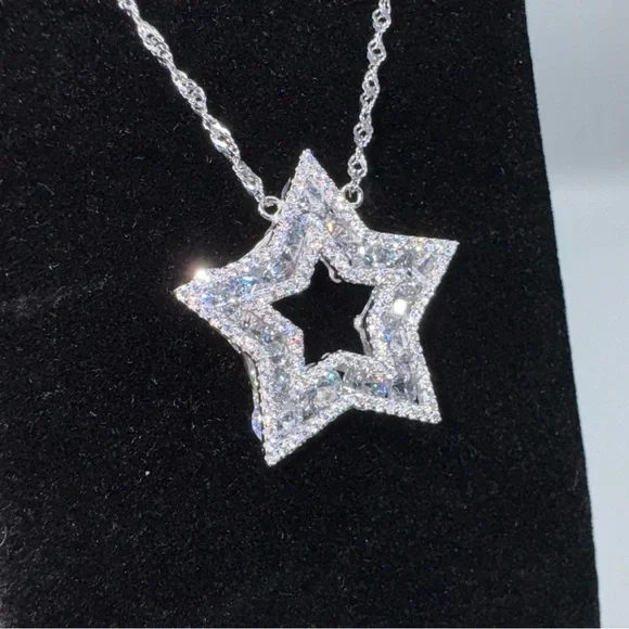 8ct Star Necklace - Picture 3 of 10